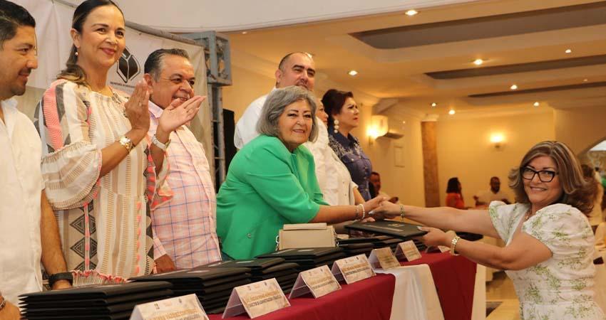 Reconocen autoridades educativas y sindicales a personal de apoyo y asistencia a la educación