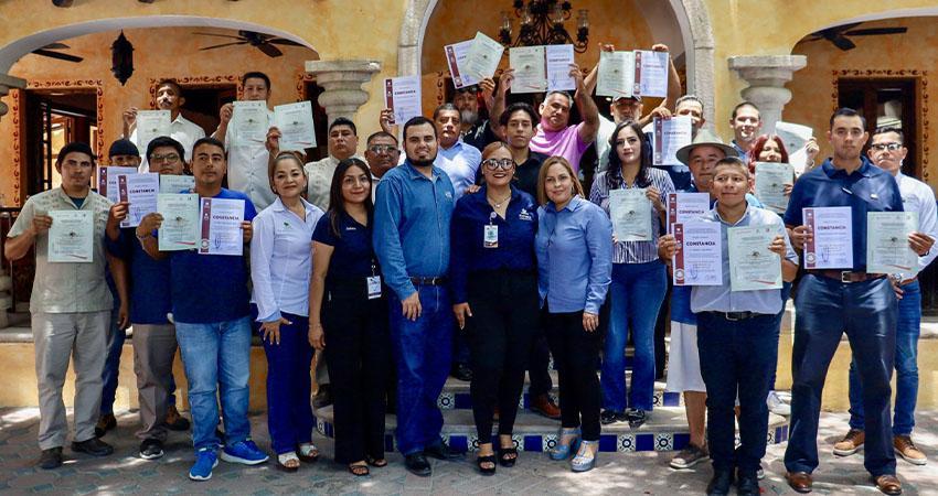 Egresa la primera generación del curso “Ellas y Ellos al Volante” en Cabo San Lucas