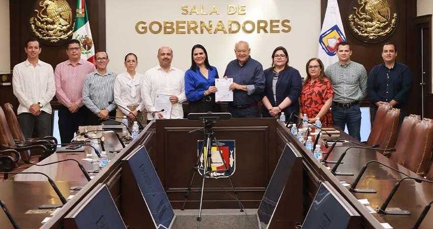 Trabajadores de la Secretaría de Salud entregan pliego petitorio al gobierno de BCS