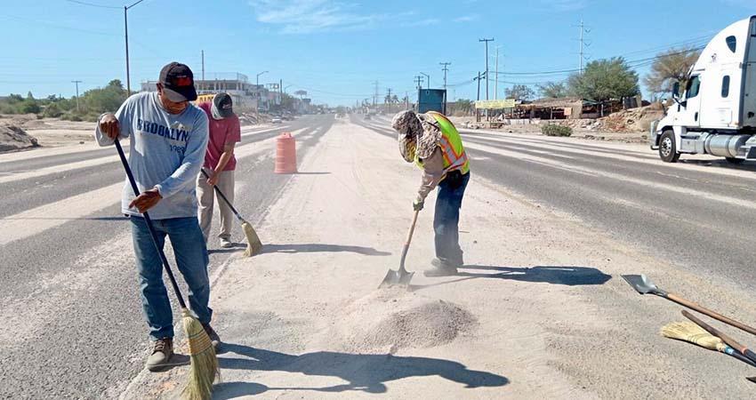 Tras las lluvias del fin de semana, refuerza Ayuntamiento de La Paz limpieza de vialidades