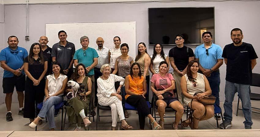 Capacitan a instructores culturales de la UABCS