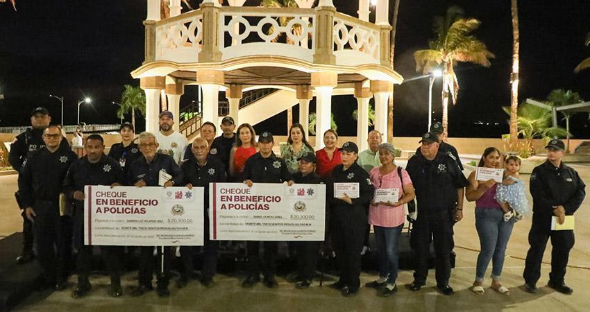 Reciben policías municipales de La Paz apoyos económicos para la lucha contra el cáncer