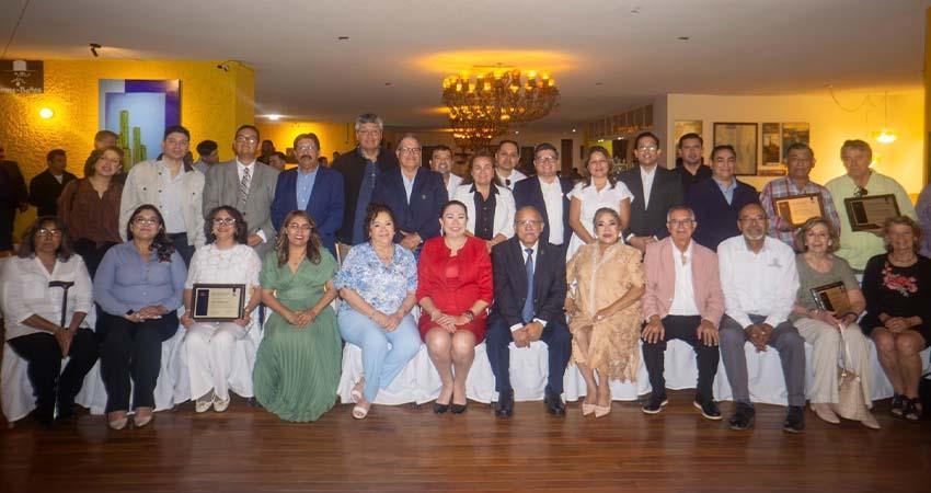 Celebran 30 aniversario de la Extensión Académica UABCS Guerrero Negro con homenaje a personas fundadoras