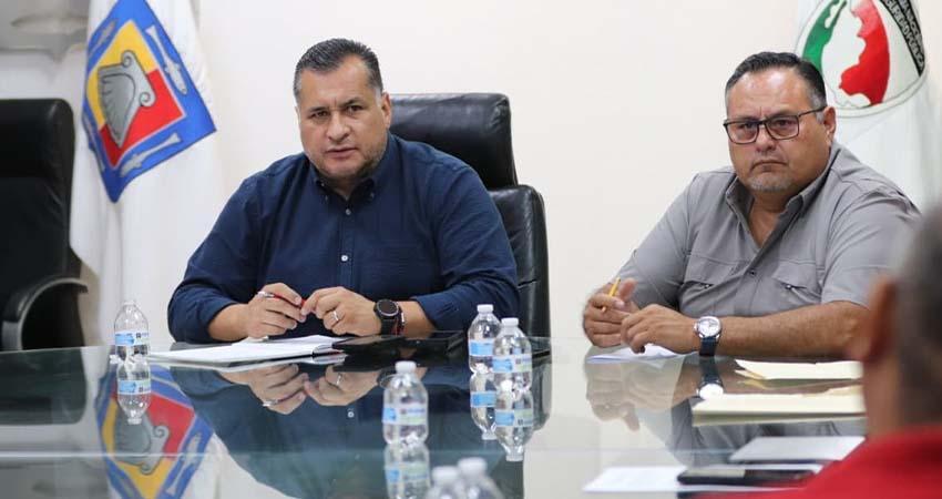 Encabeza Saúl González, encuentro con secretarios de sitios de taxis de La Paz