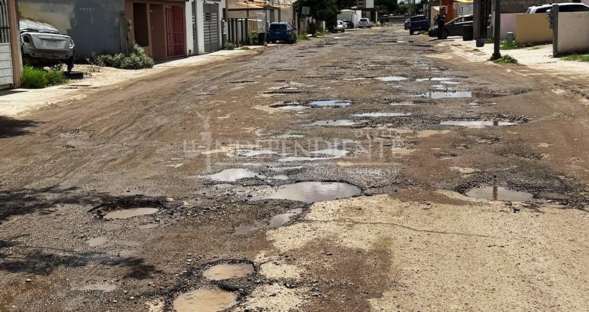 Admite Castro Cosío la falta de recursos para reparar calles tras “Lorena”