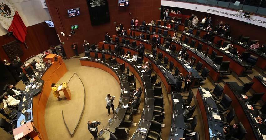 Luego de viajes de Noroña a Europa en clase premier, Senado se aprieta el cinturón