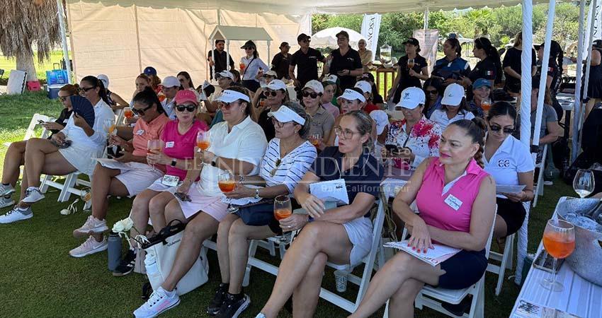 Impulsan en Los Cabos clínicas de golf gratuitas para mujeres locales