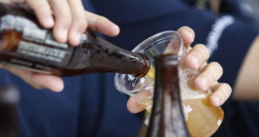 Parte de $6,000 de apoyos sociales los usan en alcohol, cigarros…