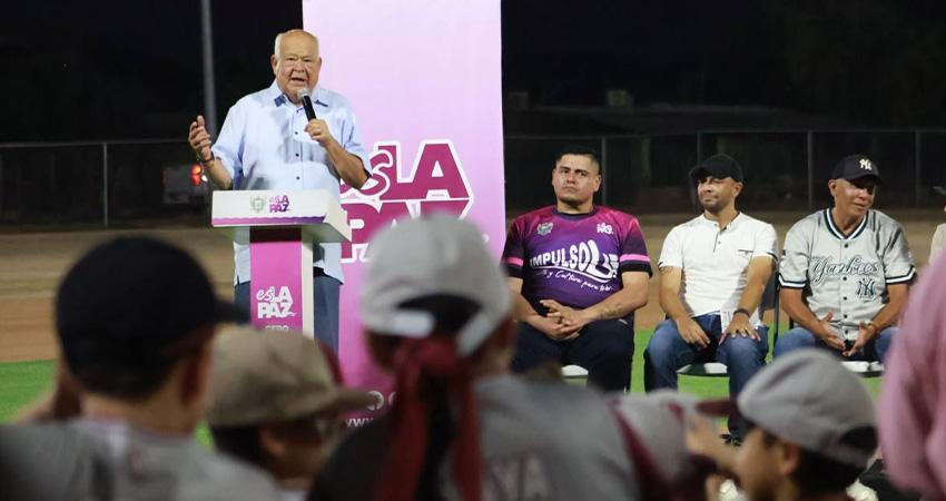 Acude gobernador Castro Cosío a la inauguración del campo de béisbol en San Juan de Los Planes