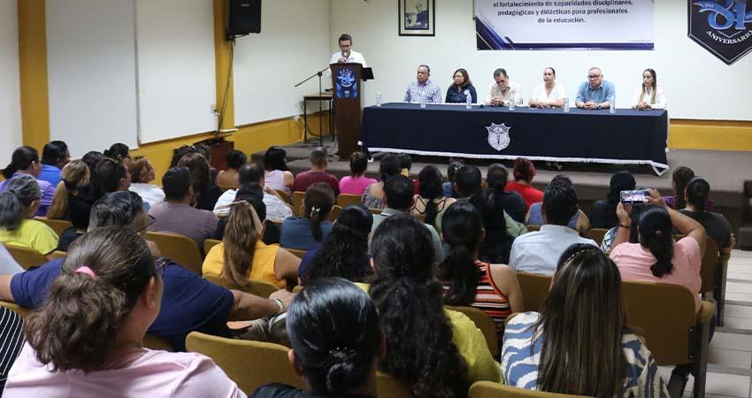 Más de mil 800 docentes se capacitan en cursos formativos de la BENU