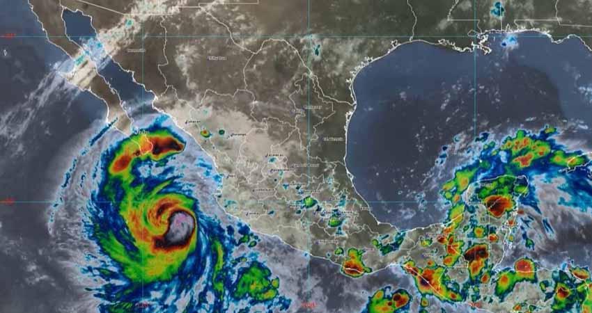 Priscila se ubica a 445 km al sur-sureste de Baja California Sur