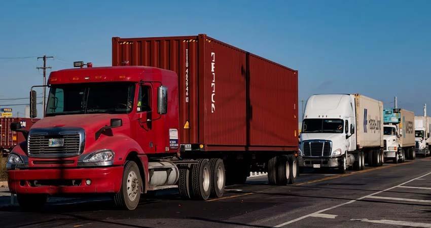 Trump impone nuevo arancel de 25% a camiones medianos y pesados a partir del 1 de noviembre