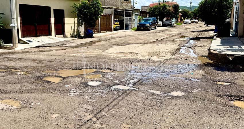 Incalculable el número de baches en La Paz