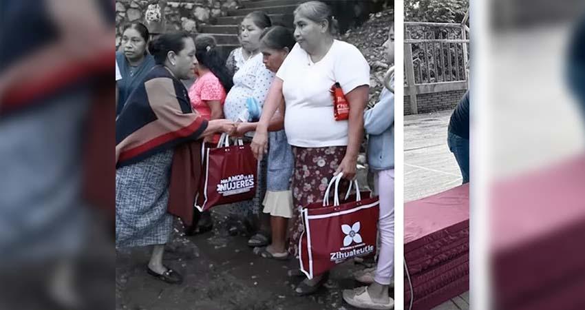 Entrega de ayuda en bolsas guinda en Veracruz y Puebla genera críticas