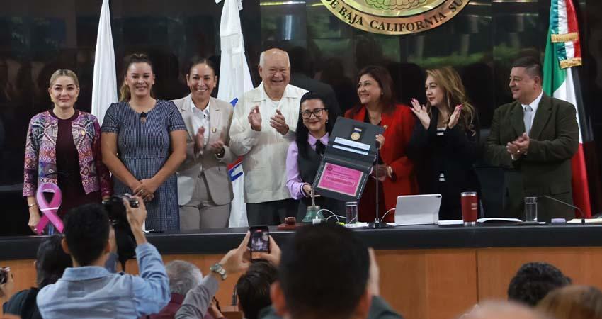 Gobernador Castro Cosío y Congreso reconocen a Martha Candelaria Reyes Becerril con la medalla “María Dionisia Villarino Espinoza”