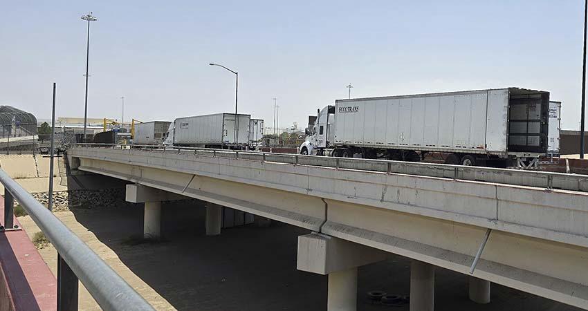 Entran en vigor en EE.UU. aranceles del 25% para camiones, medida que afecta a México