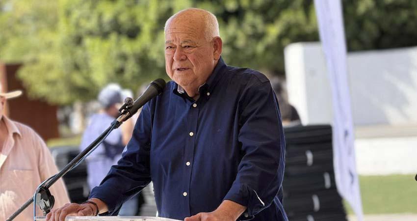 Entrega el Gobernador Castro Cosío apoyos al sector pesquero y acuícola de Comondú