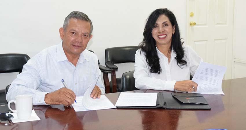 Impulsan OOMSAPAS La Paz y UTLP desarrollo profesional de estudiantes