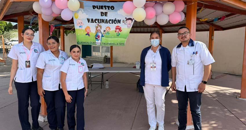 Estudiantes de Enfermería de UABCS participan en Jornada Nacional de Vacunación en La Paz