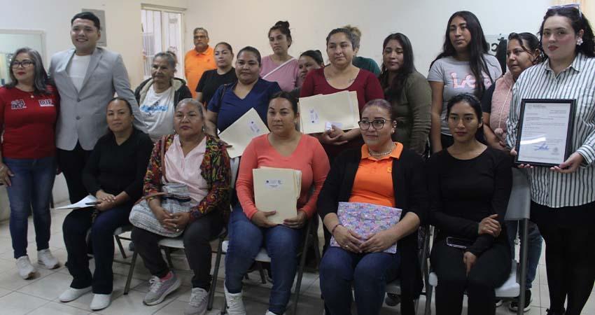 Inaugura Ayuntamiento de La Paz, primer grupo de preparatoria abierta para mujeres