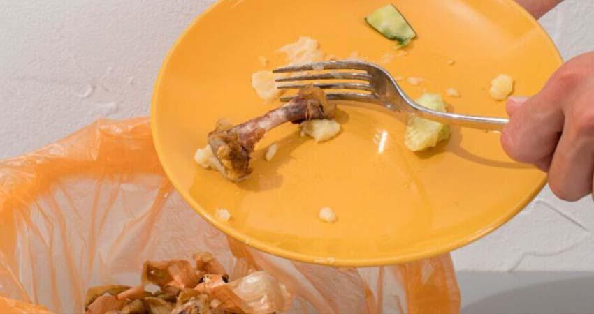 Tirar comida navideña descalabra al bolsillo