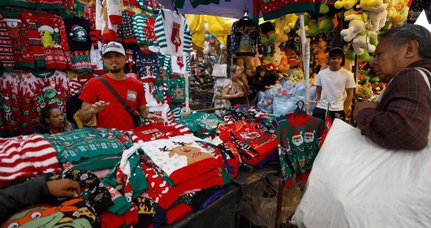 La Navidad, la temporada alta para el comercio informal en México