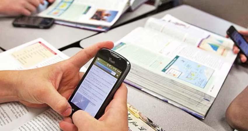 Proponen en el Senado prohibir celulares y dispositivos móviles en escuelas de educación básica