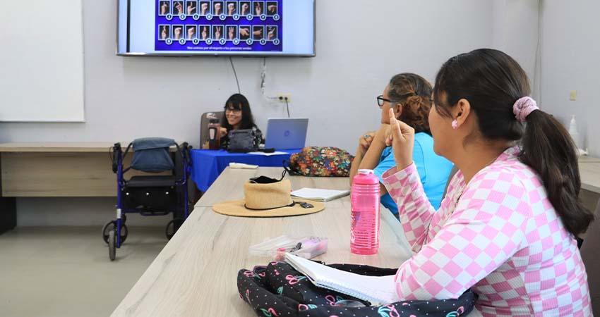Estudiantes de UABCS trabajan en plataforma interactiva para traducir al Lenguaje de Señas Mexicano