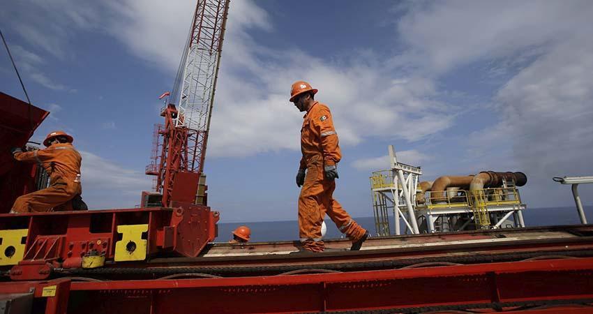 Estados Unidos permitirá que México suministre petróleo a Cuba