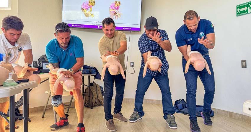 Paramédicos de Saint Luke’s, brindan capacitación a guardavidas de ZOFEMAT Los Cabos