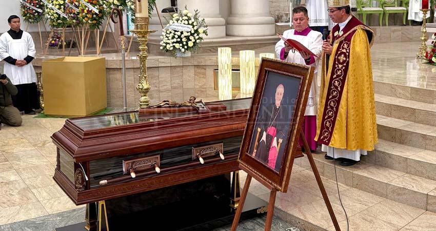 “Cumplió su misión”: la Iglesia católica honra el legado del obispo Miguel Ángel Alba Díaz