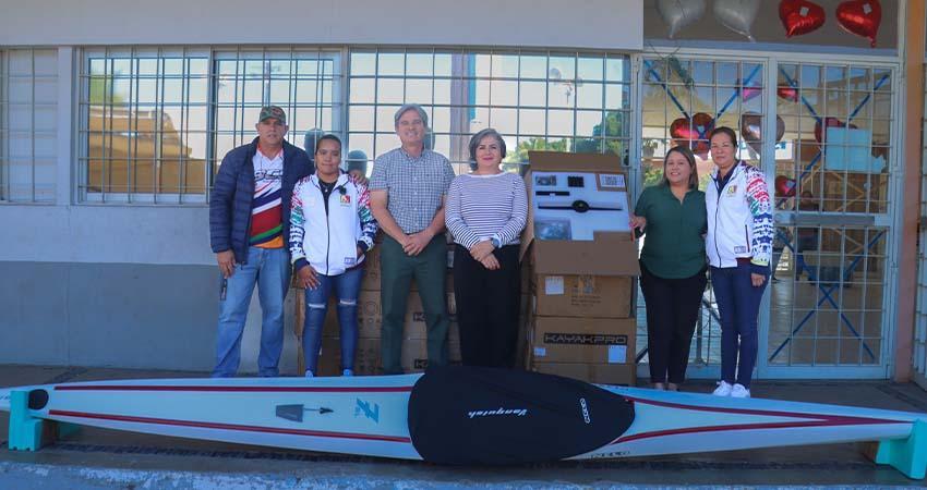 Equipo de canotaje de BCS recibe bote de alto rendimiento y cuatro ergómetros