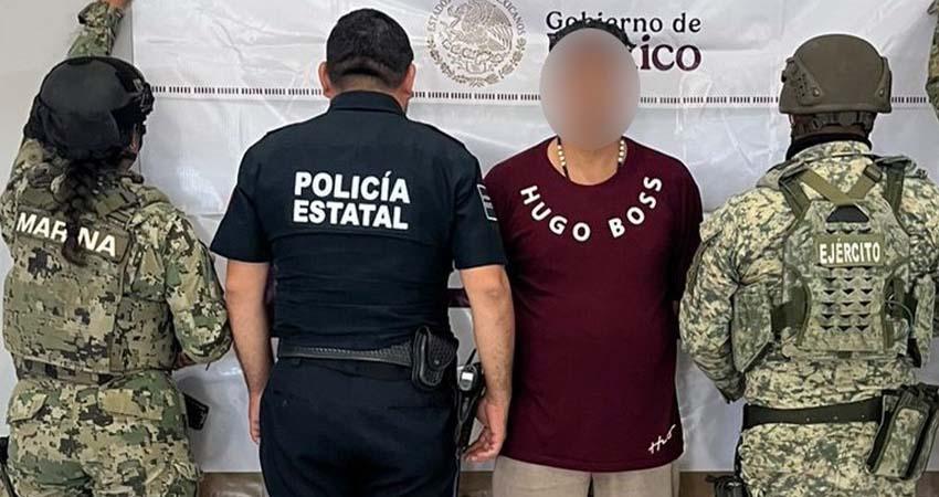 Mediante operativo se asegura a persona armada en la carretera La Paz - Los Planes