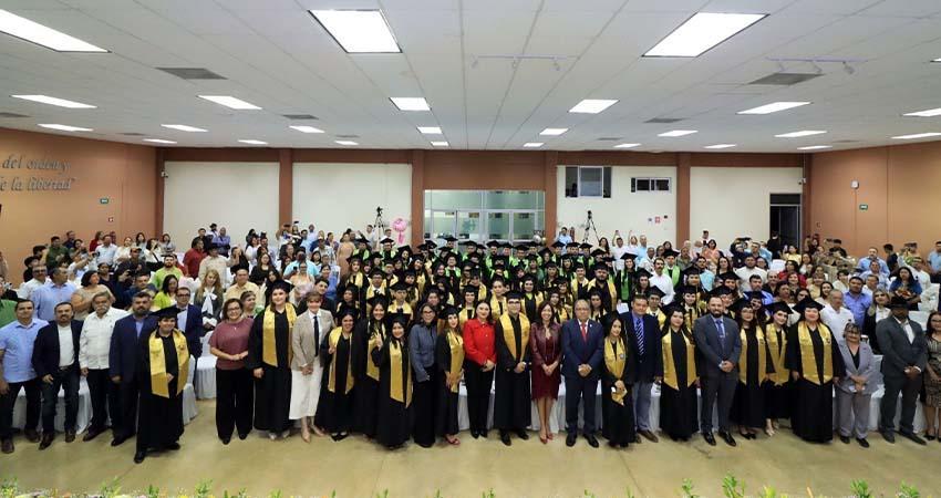 Se gradúan 156 estudiantes de la UABCS como parte de la Generación 2021-2025