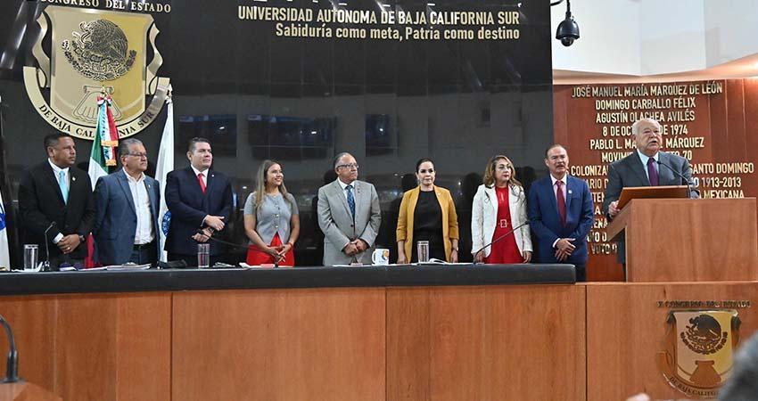 Inscriben en letras doradas a la UABCS en el Muro de Honor del Congreso de BCS