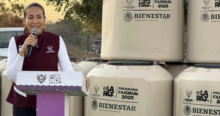 Niega alcaldesa de La Paz compra de tinacos a sobreprecio; Contraloría investiga el caso