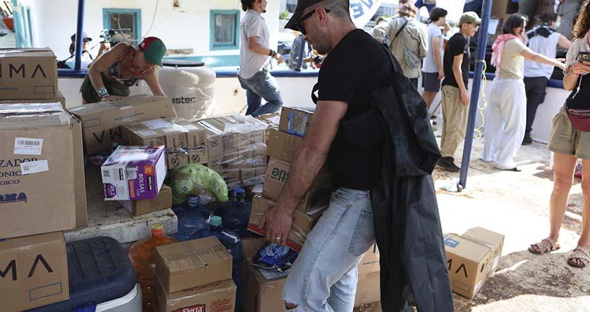 Comienza carga de convoy que saldrá desde México hacia Cuba con ayuda humanitaria