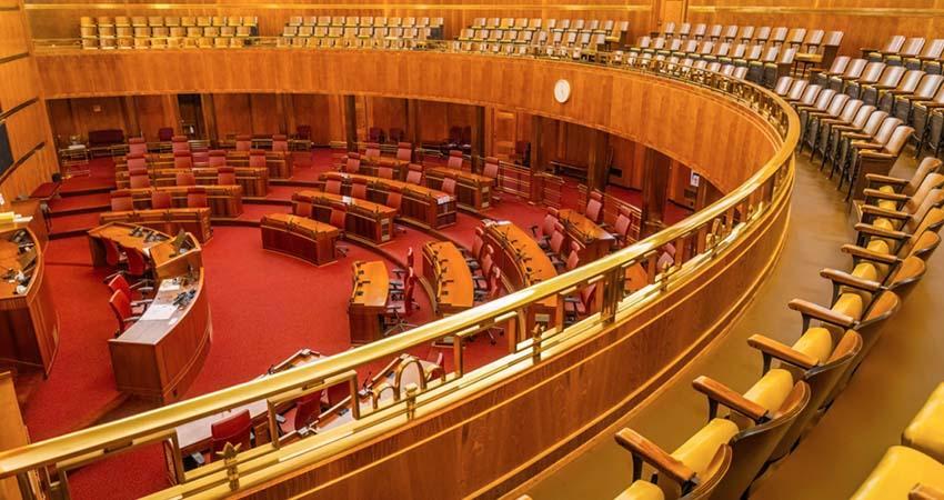 Partidos políticos, senadores y la policía son las instituciones que causan mayor desconfianza en México