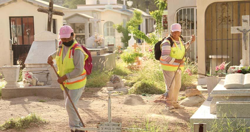 Inician trabajos de mantenimiento y limpieza en panteones municipales de La Paz