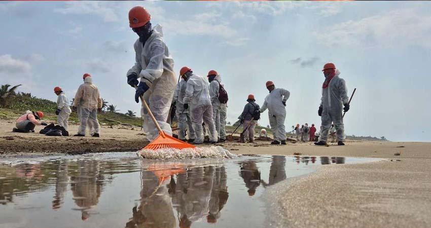 Derrame de hidrocarburos en el Golfo de México deja más de 825 toneladas de residuos