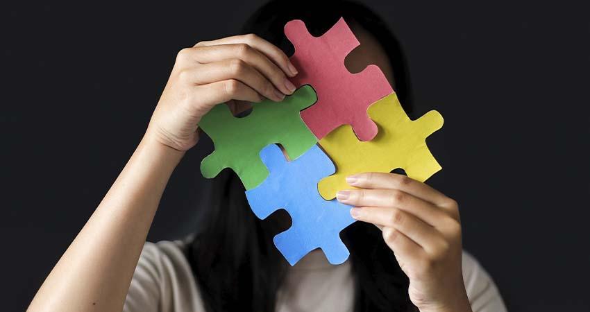 Anuncian programa de apoyo a madres cuidadoras de infancias con autismo en La Paz