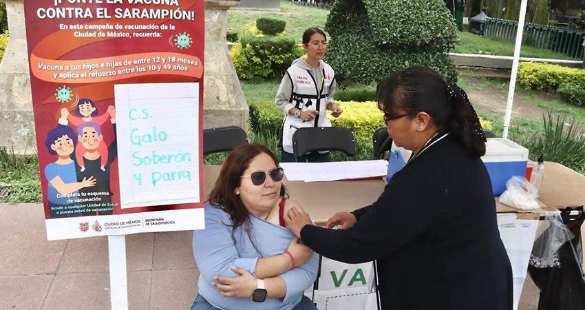 Secretaría de Salud destaca reducción en la transmisión de sarampión tras 17.2 millones de vacunas en México