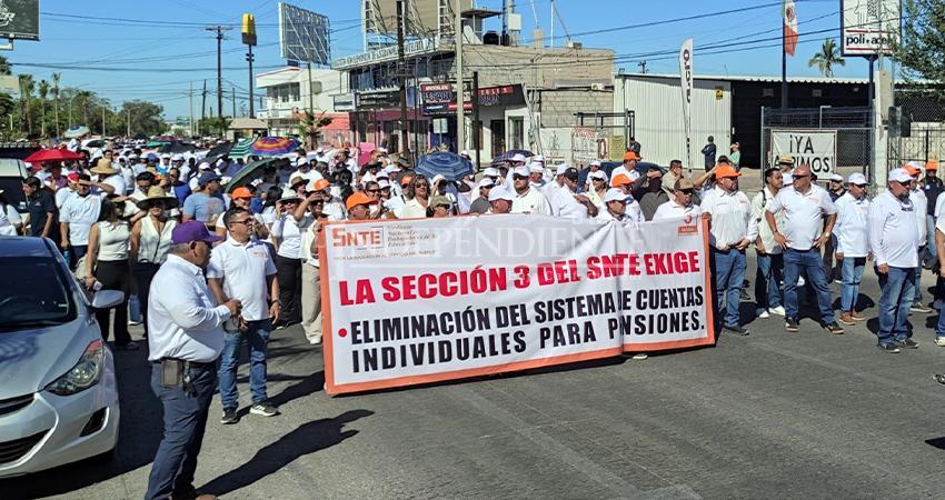 Magisterio logra mesa de trabajo con Gobierno tras marcha; exigen resolver pensiones, salud y doble patrón