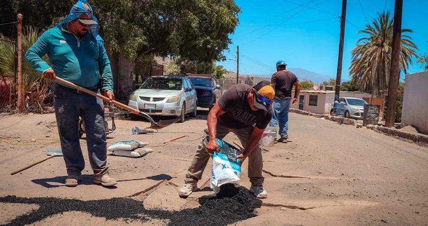 Arranca el ayuntamiento de Mulegé intensa campaña de bacheo en Santa Rosalía