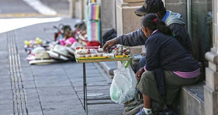 Persistencia en pobreza laboral: 65.8% en México no logra abandonarla