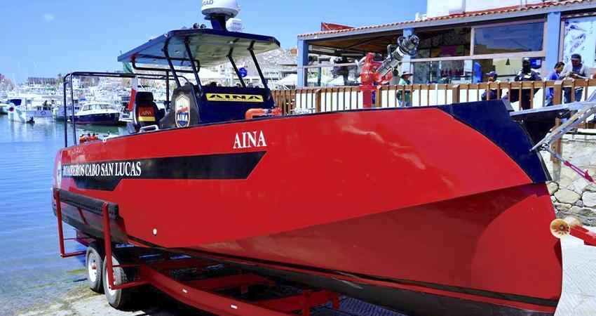 Presentan en Cabo San Lucas la primera embarcación bombera de México