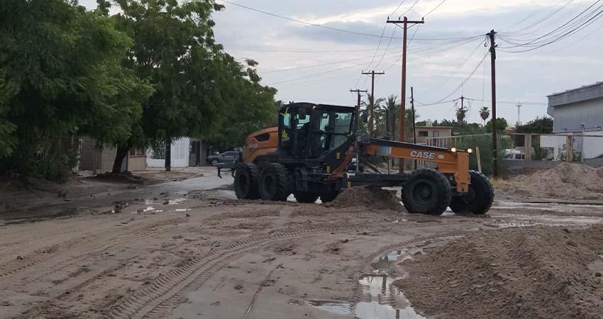 Despliega el Ayuntamiento La Paz maquinaria y personal para atender zonas afectadas por las lluvias
