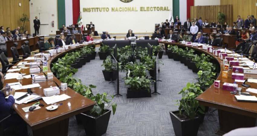 INE patea el bote; pospone fijar reglas para las preprecampañas de partidos