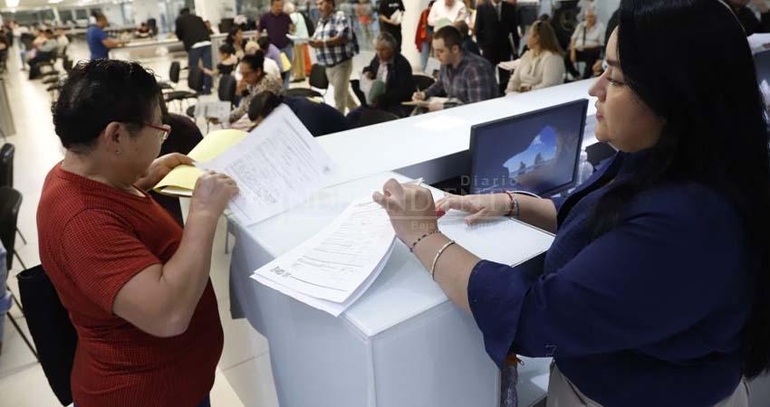 Gobierno destaca ahorro de 2.1 bdp por simplificación de trámites