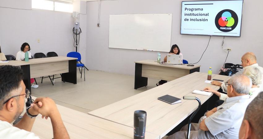 Instructoras e instructores de talleres culturales UABCS se capacitan en materia de discapacidad y neurodiversidad